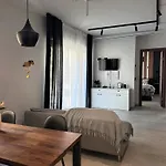 New Apartment In Historical Center Near Lake
