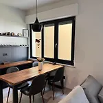 New Apartment In Historical Center Near Lake