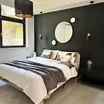 New Apartment In Historical Center Near Lake